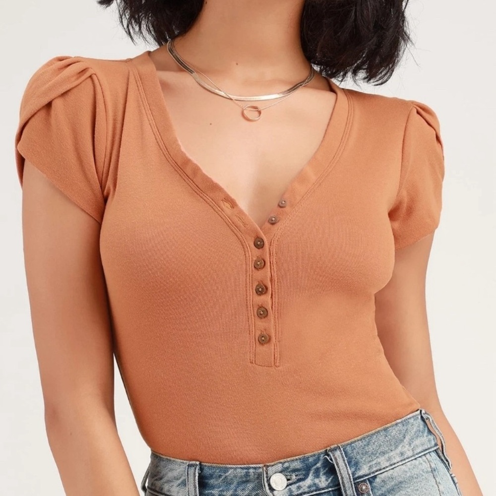 Free People Mia Tulip Sleeve Bodysuit in Apricot. Size Small